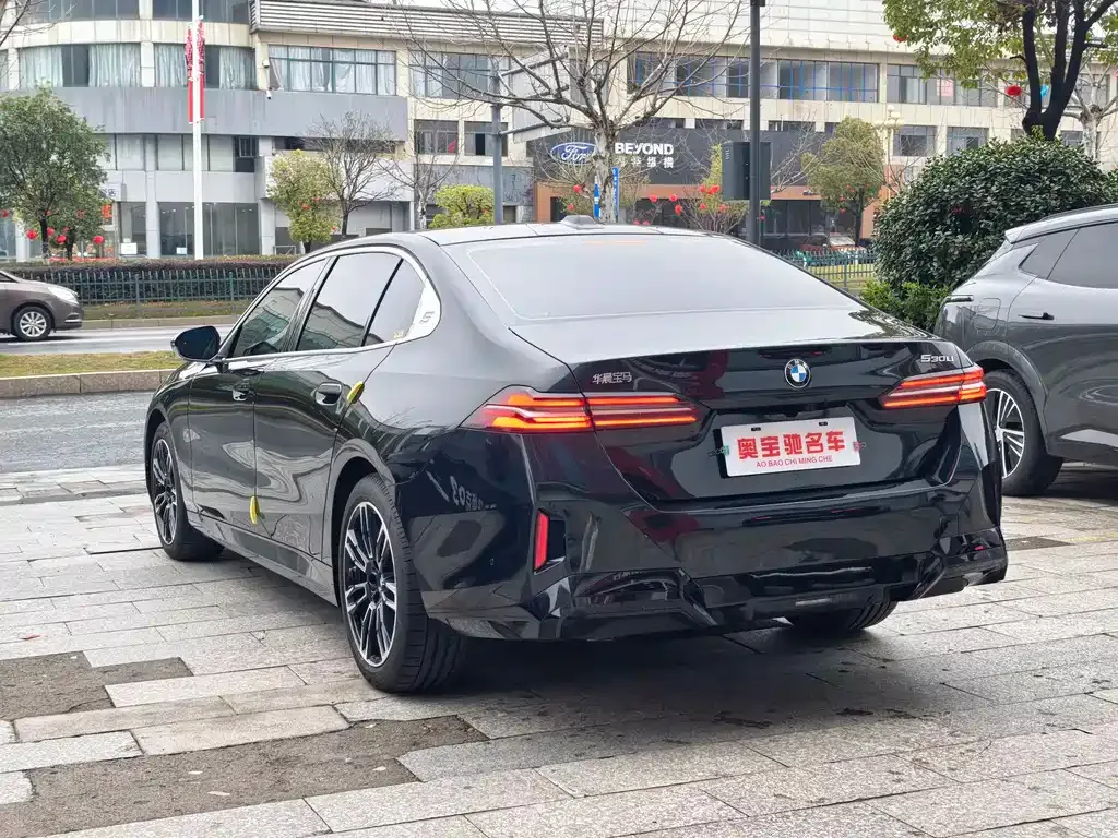 BMW 5 Series — фото 10