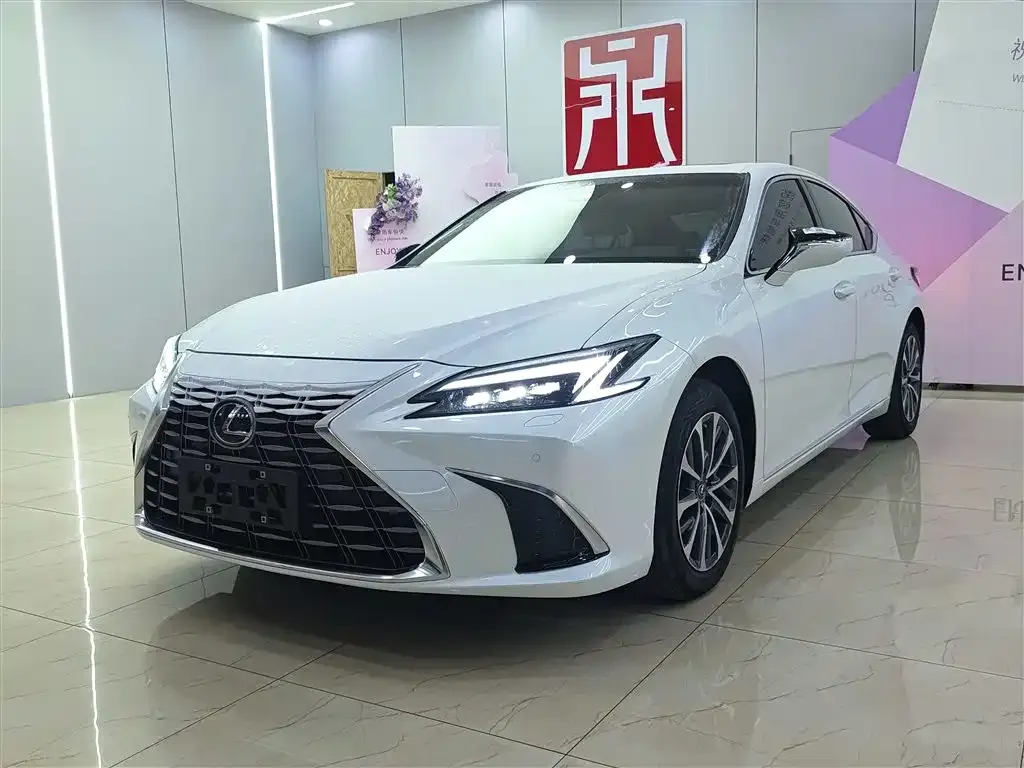 Lexus ES — фото 1