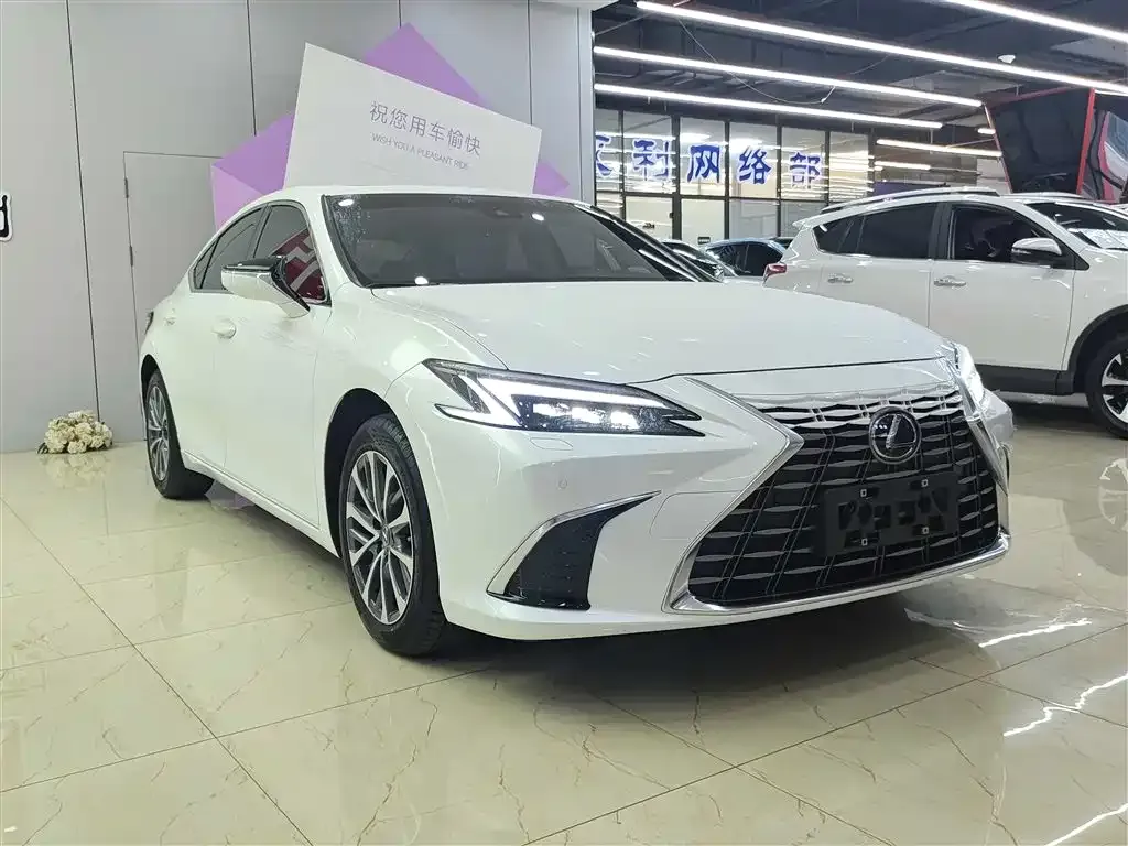 Lexus ES — фото 10