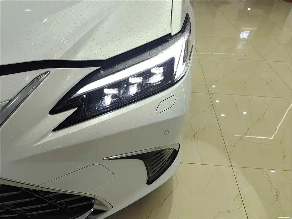 Lexus ES — фото 8