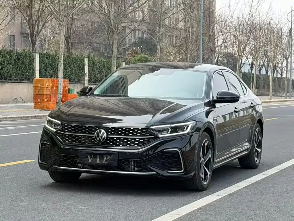 Volkswagen Passat — фото 1