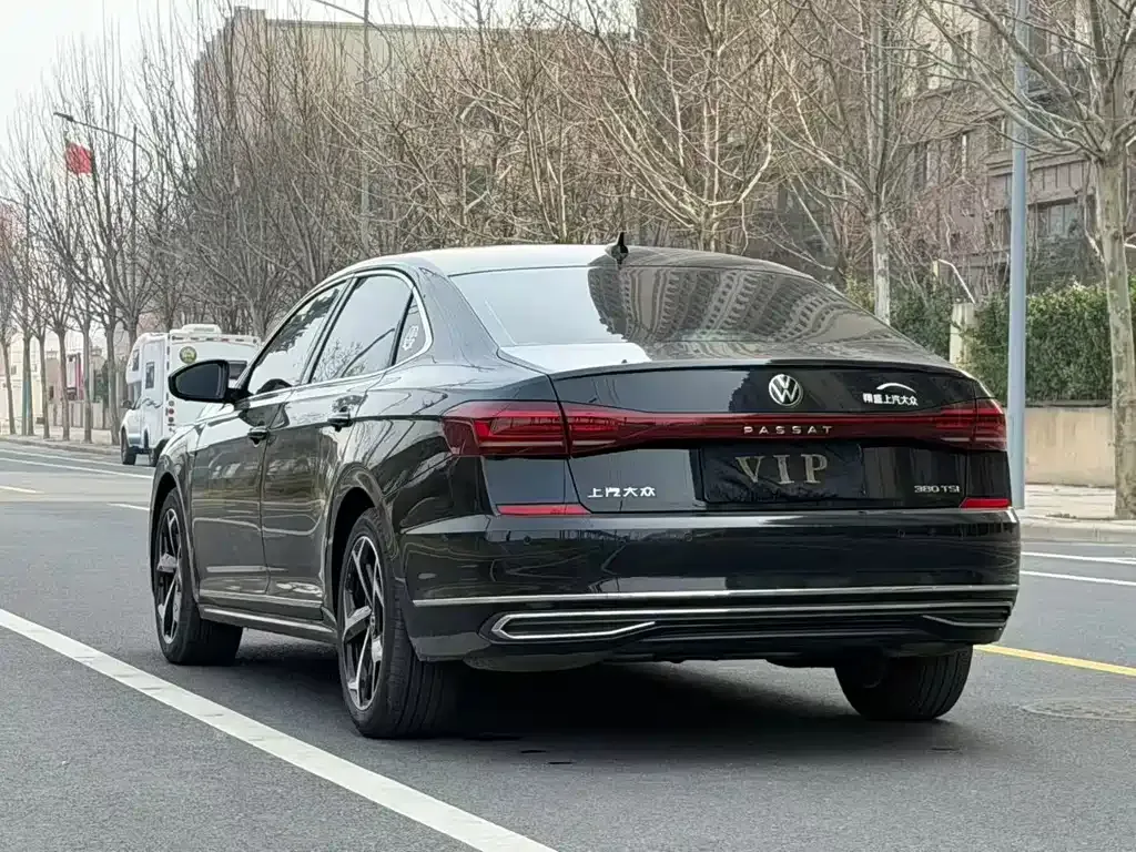 Volkswagen Passat — фото 6
