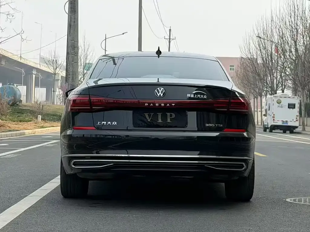 Volkswagen Passat — фото 5