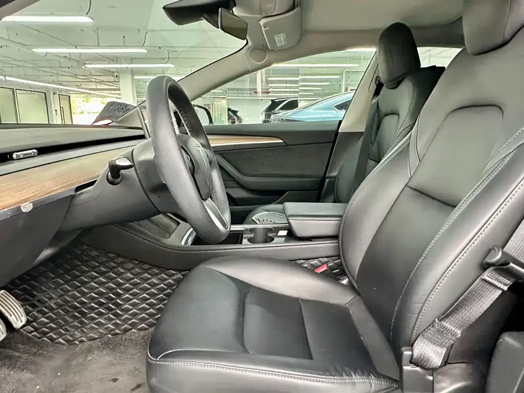 Tesla Model 3 — фото 10