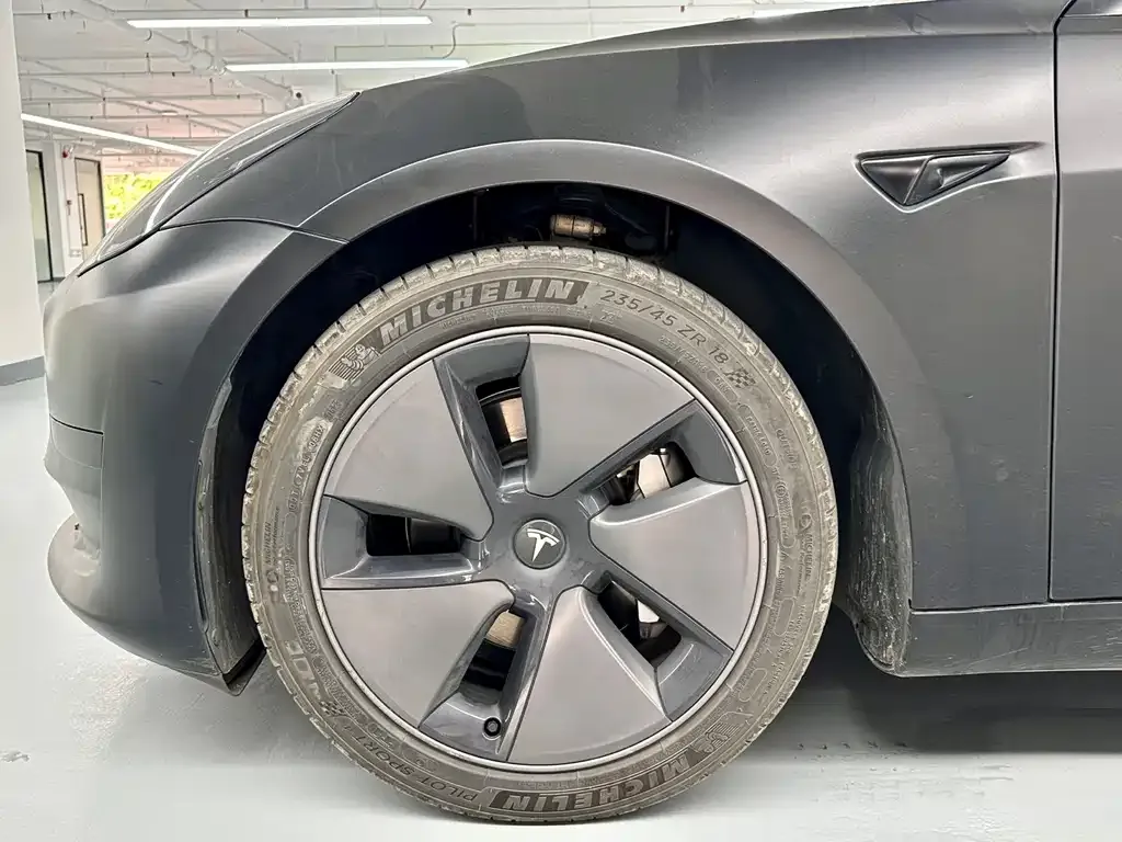 Tesla Model 3 — фото 6
