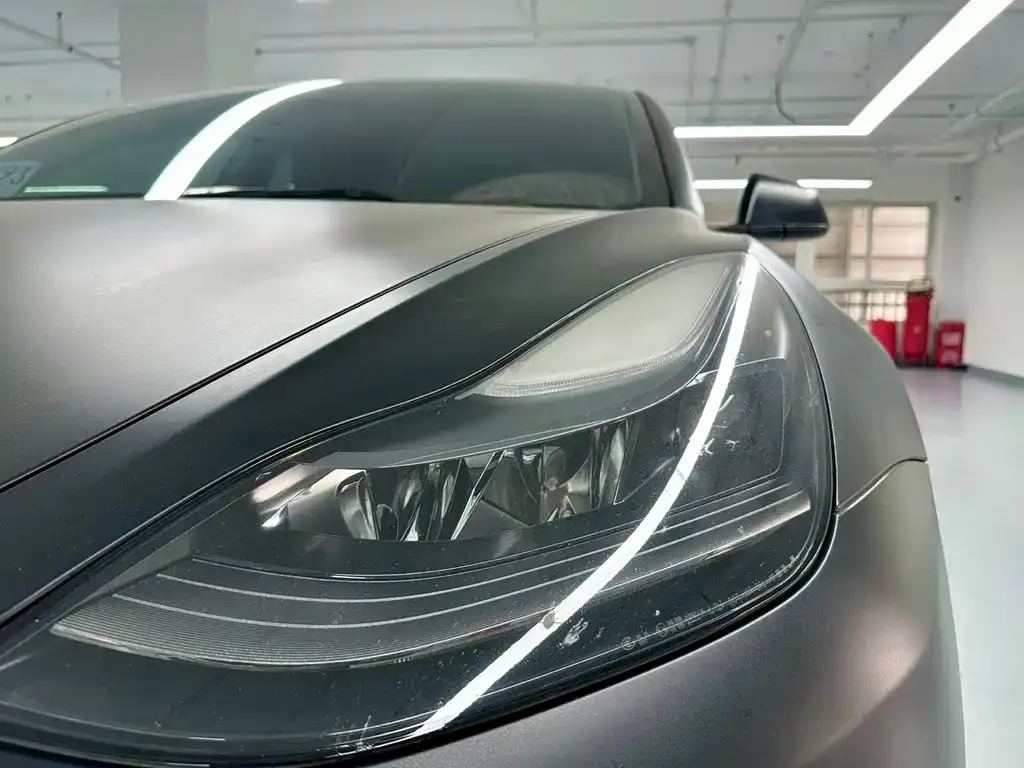 Tesla Model 3 — фото 7