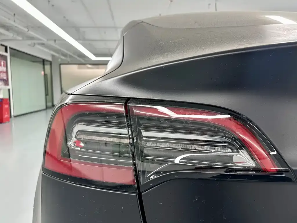 Tesla Model 3 — фото 9