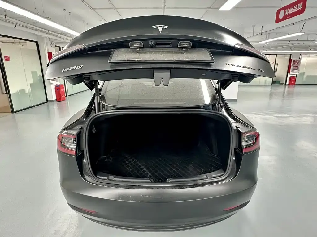 Tesla Model 3 — фото 8