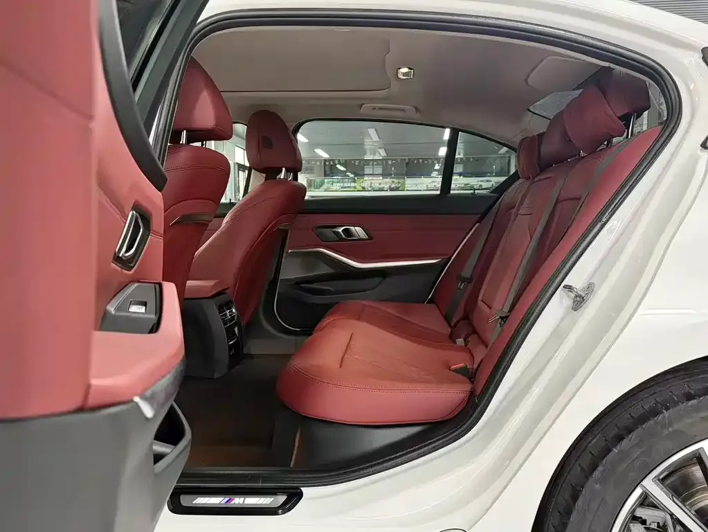 BMW 3 Series 2023 из CN, фото 6