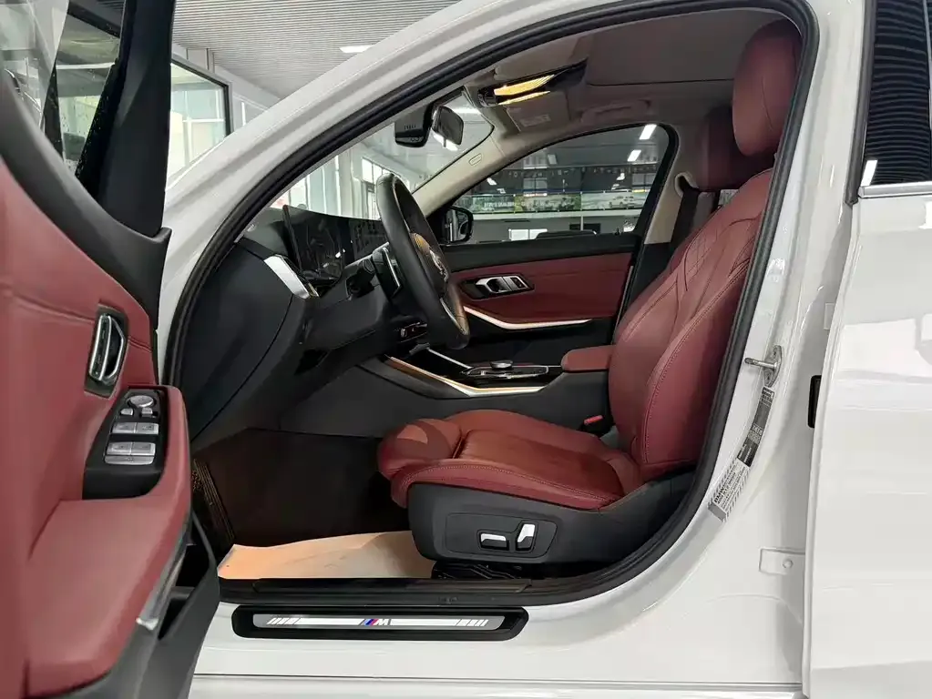 BMW 3 Series 2023 из CN, фото 2