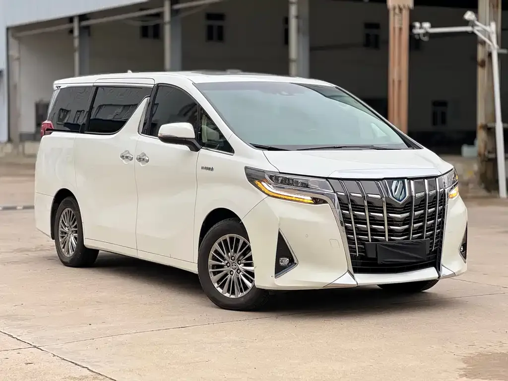 Toyota Alphard — фото 10
