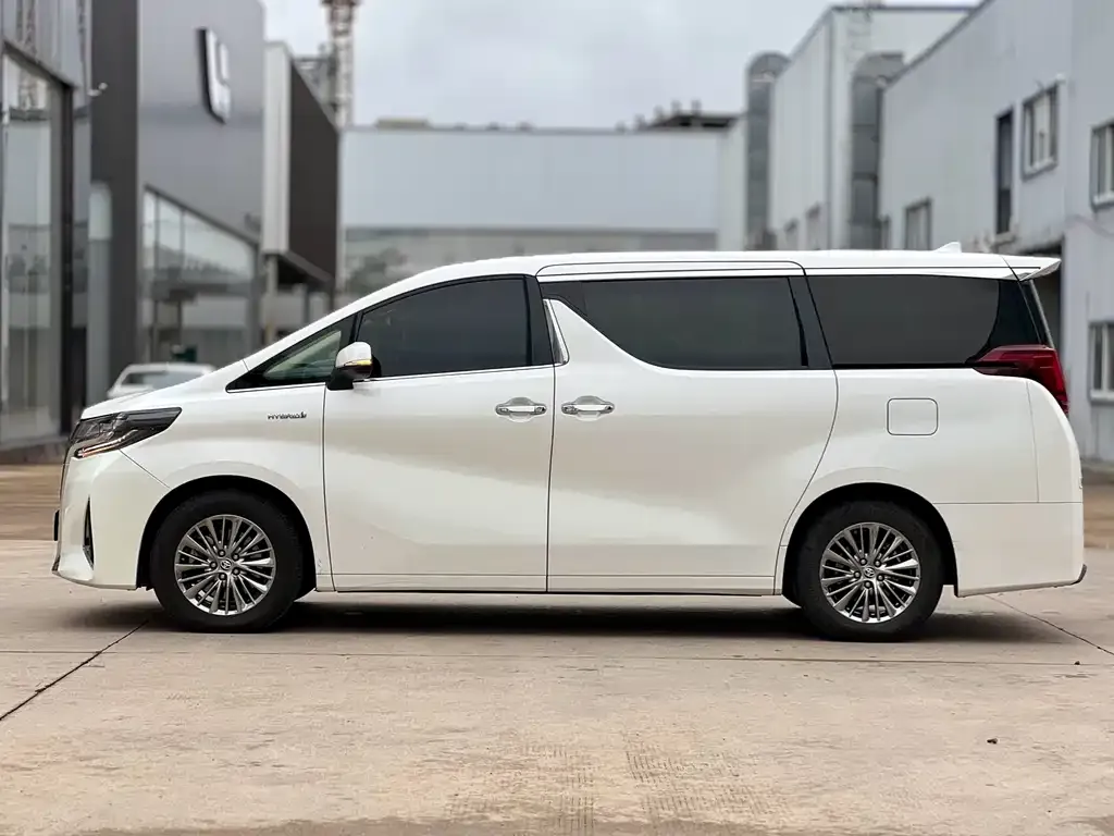 Toyota Alphard — фото 7