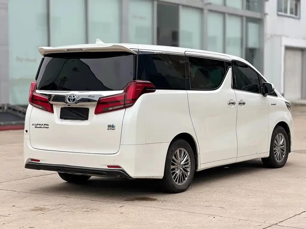 Toyota Alphard — фото 9