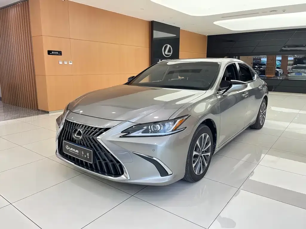 Lexus ES — фото 1