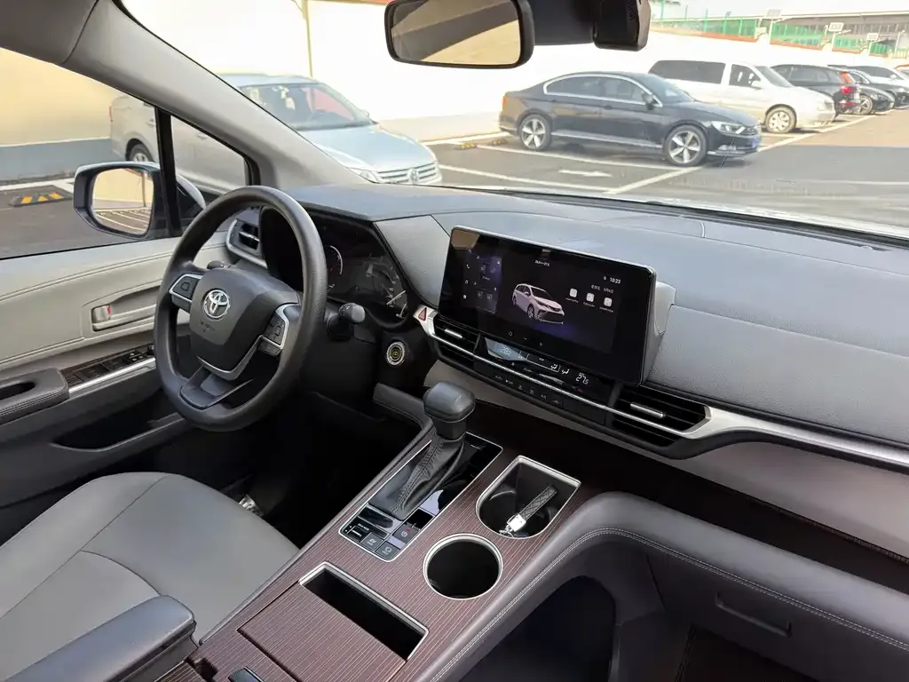 Toyota Granvia 2025 из CN, фото 8