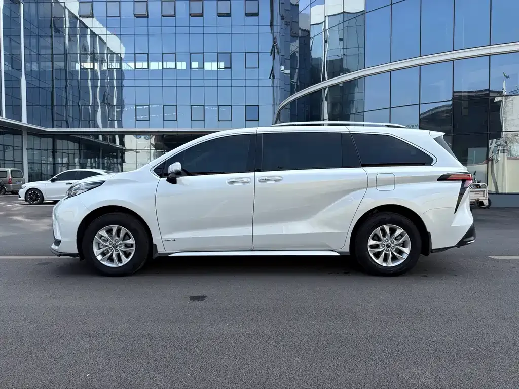 Toyota Granvia 2025 из CN, фото 2