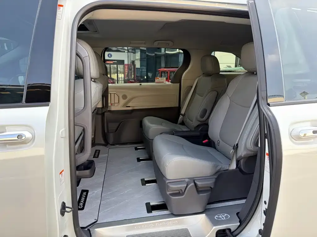 Toyota Granvia 2025 из CN, фото 7