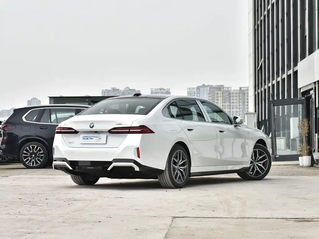 BMW i5 2025 из CN, фото 9