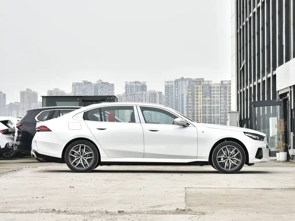 BMW i5 2025 из CN, фото 5