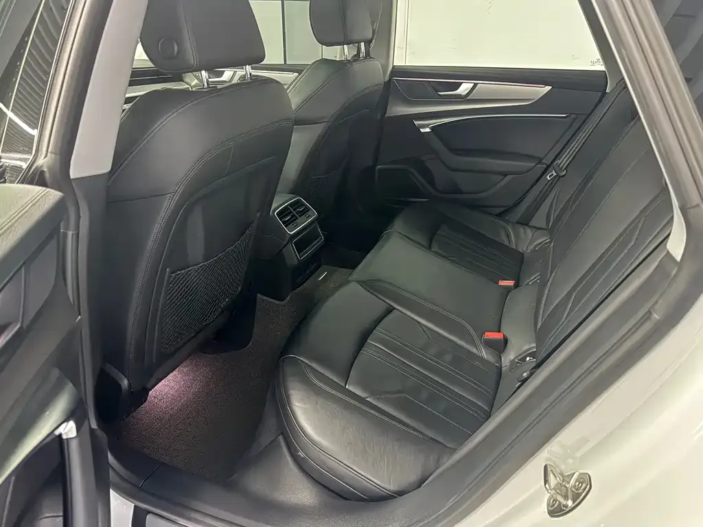 Audi A7 2021 из CN, фото 4