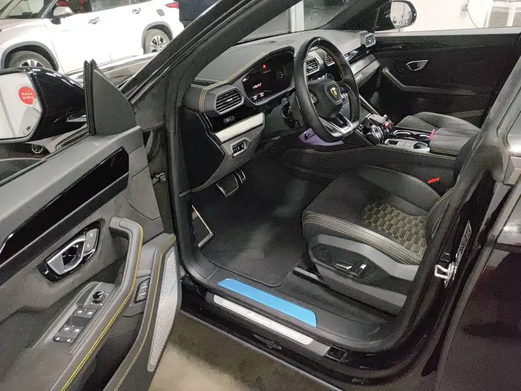 Lamborghini Urus 2023 из CN, фото 4