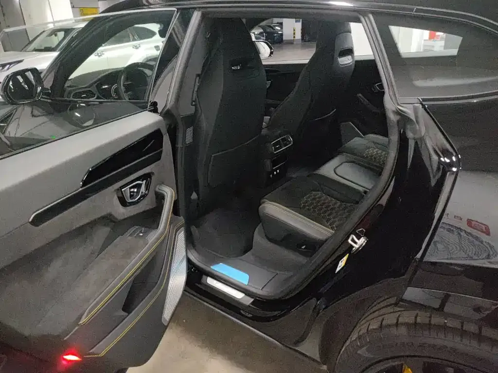 Lamborghini Urus 2023 из CN, фото 8