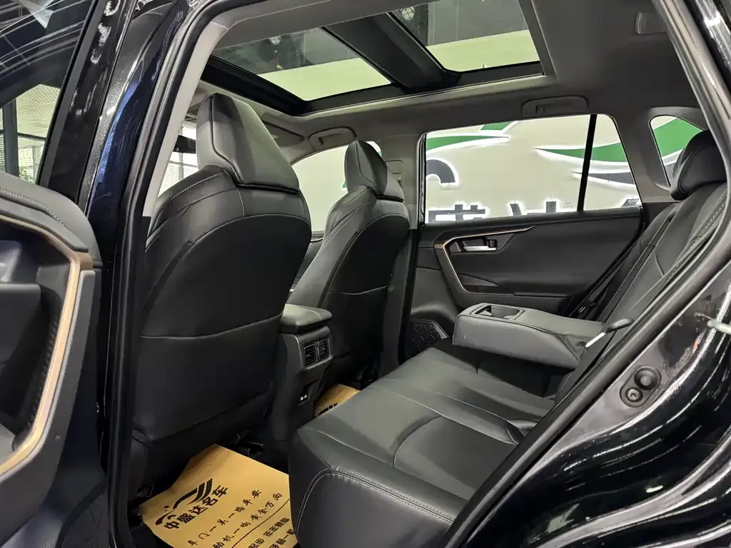 Toyota Wildlander 2024 из CN, фото 5