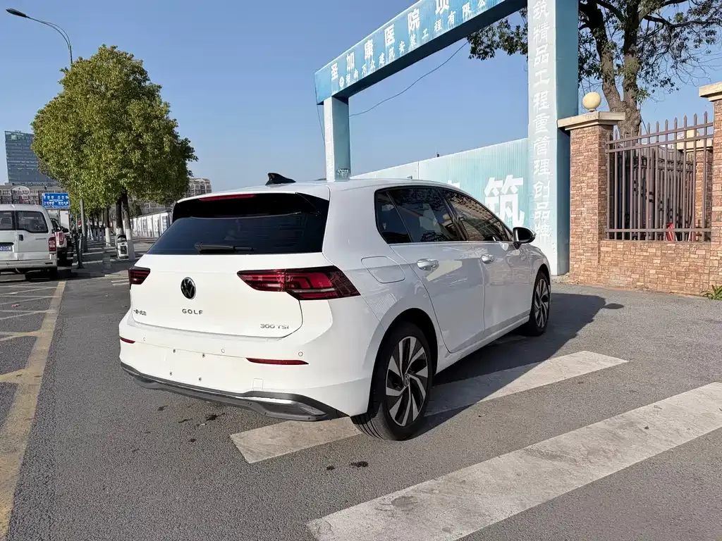 Volkswagen Golf 2025 из CN, фото 2