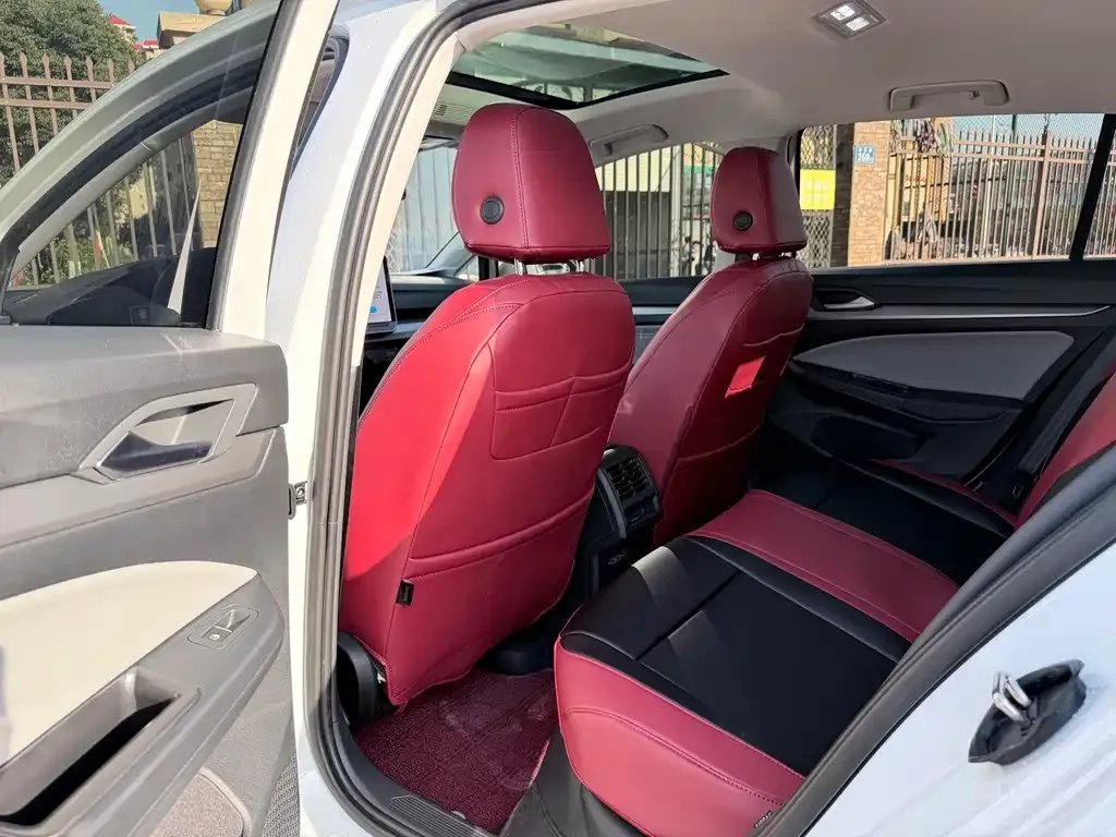 Volkswagen Golf 2025 из CN, фото 4