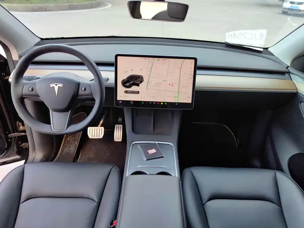 Tesla Model Y — фото 6