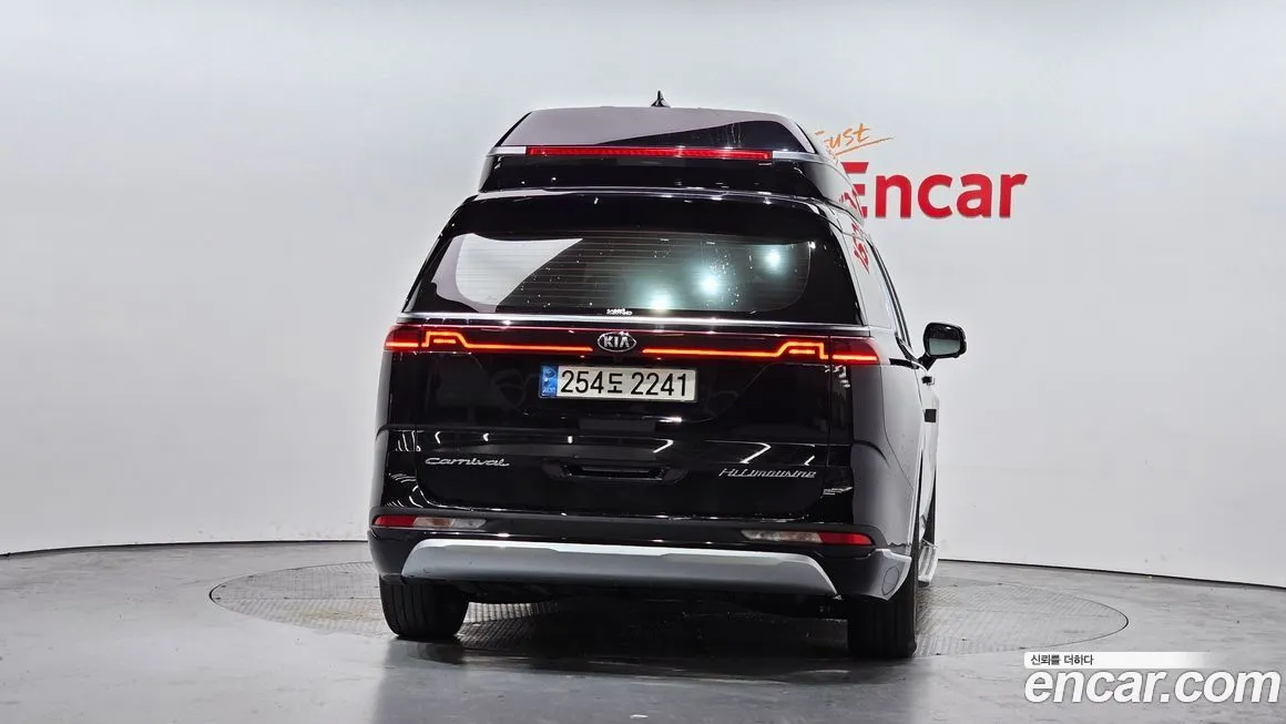 Kia Carnival — фото 10