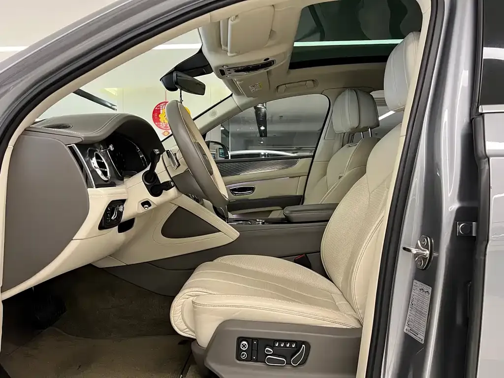 Bentley Bentayga 2021 из CN, фото 9