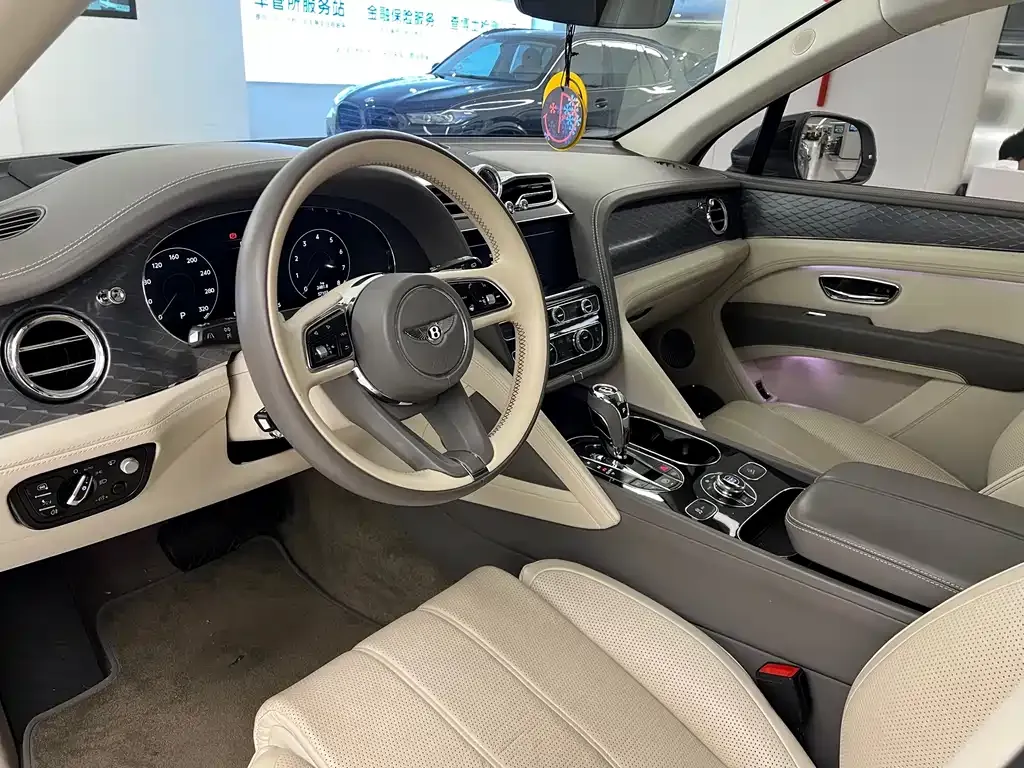 Bentley Bentayga 2021 из CN, фото 6