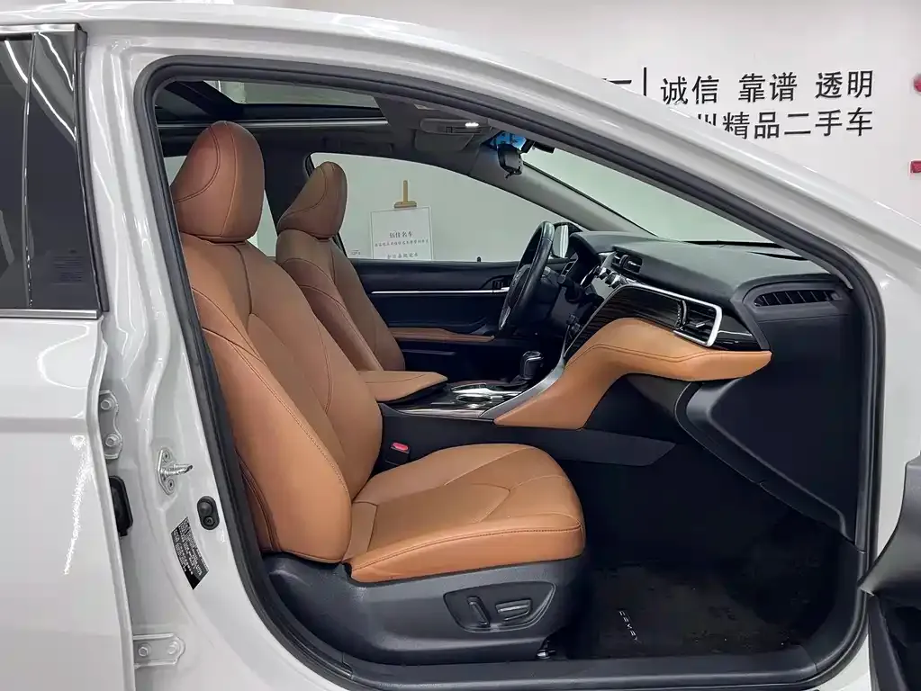 Toyota Camry 2021 из CN, фото 8