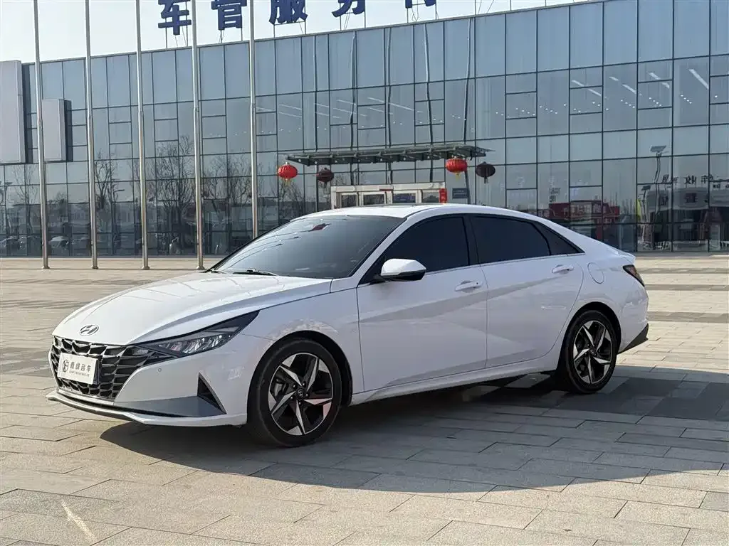 Hyundai Elantra 2023 из CN, фото 1
