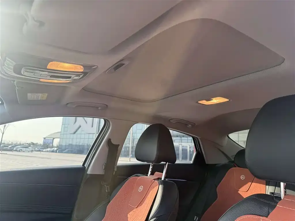 Hyundai Elantra 2023 из CN, фото 2