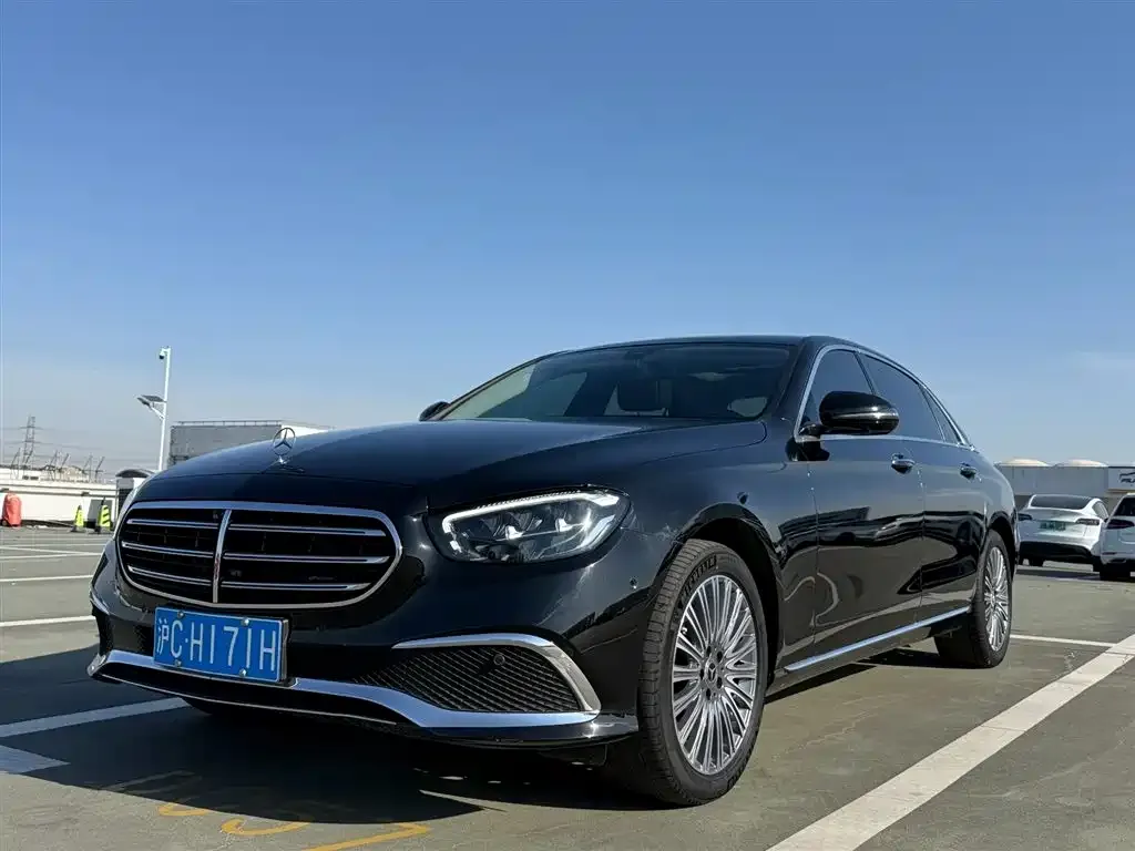 Mercedes-Benz E-Class — фото 1