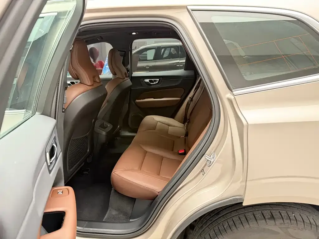 Volvo XC60 2025 из CN, фото 8