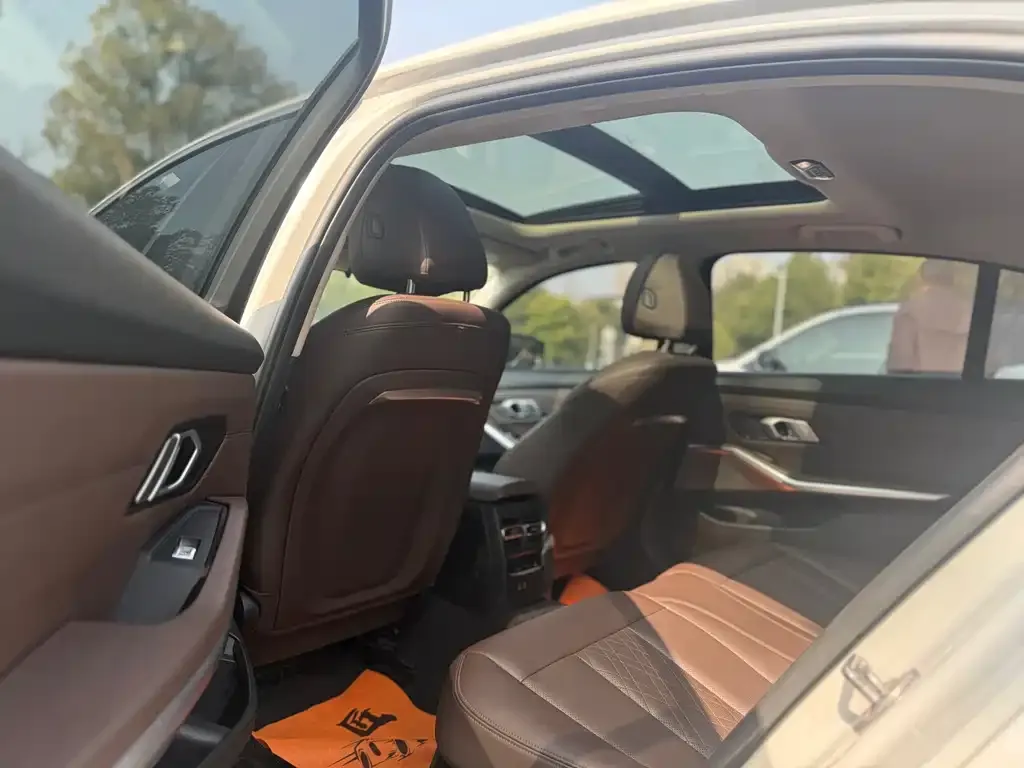 BMW 3 Series 2022 из CN, фото 2
