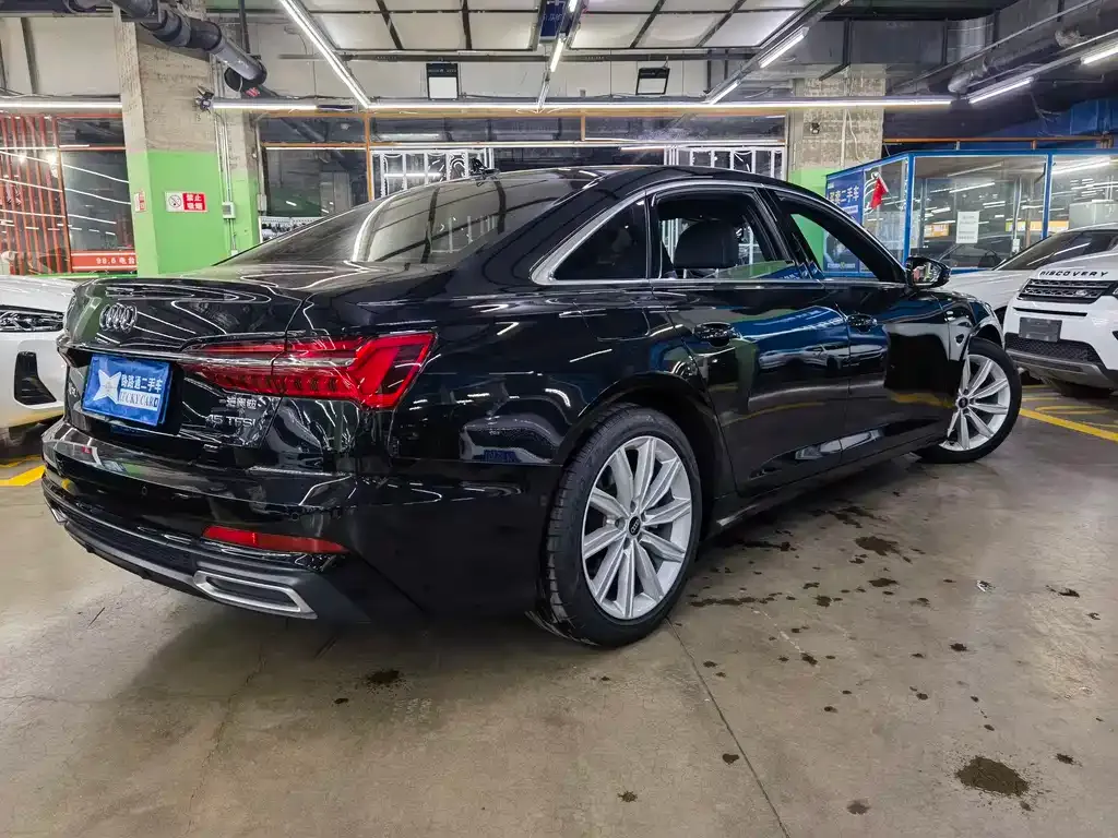 Audi A6L — фото 10