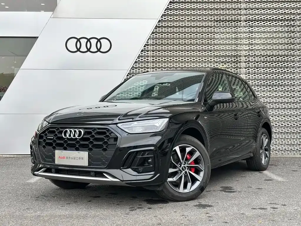Audi Q5L — фото 1
