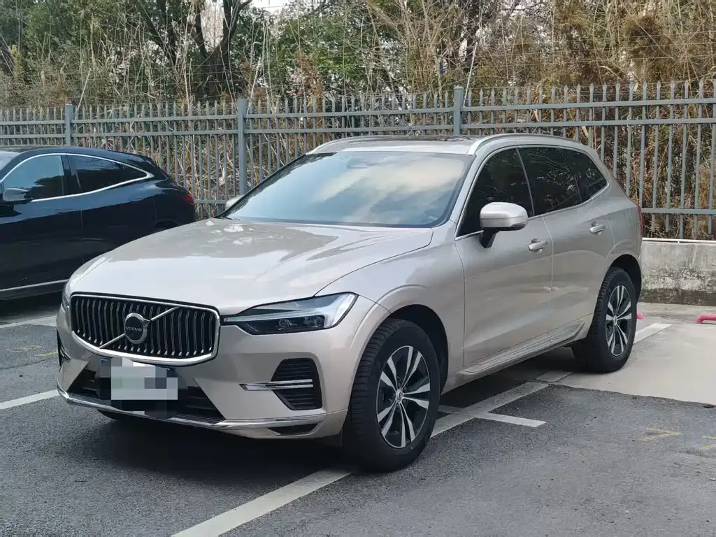 Volvo XC60 — фото 1