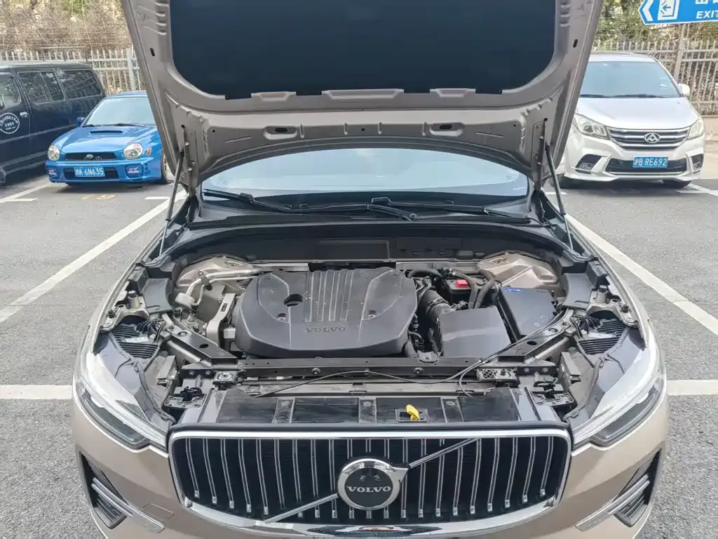 Volvo XC60 — фото 10