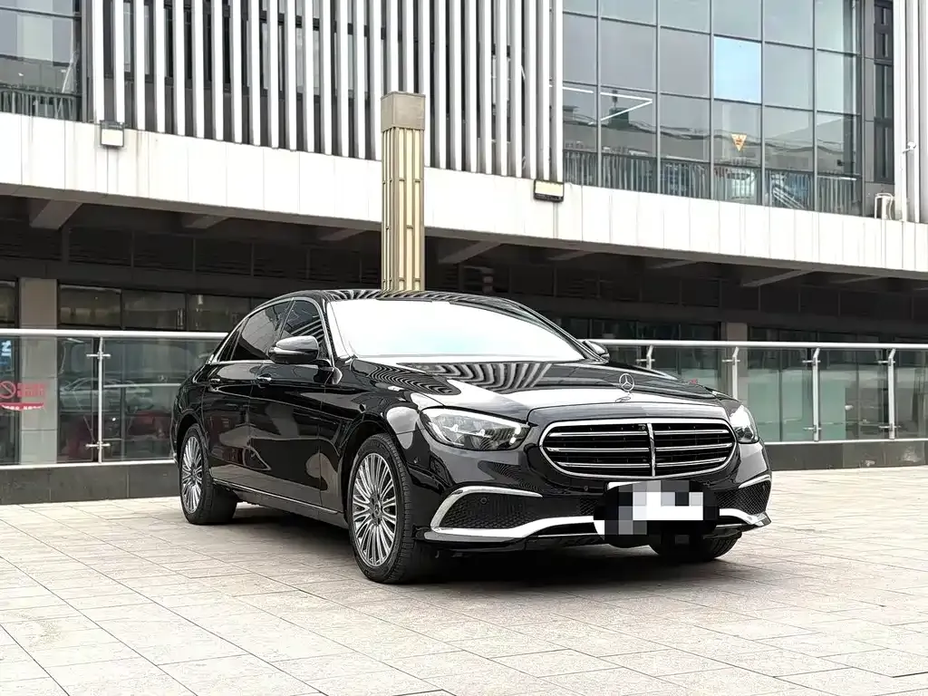 Mercedes-Benz E-Class — фото 9
