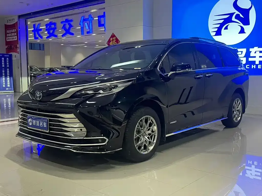 Toyota Sienna 2024 из CN, фото 1