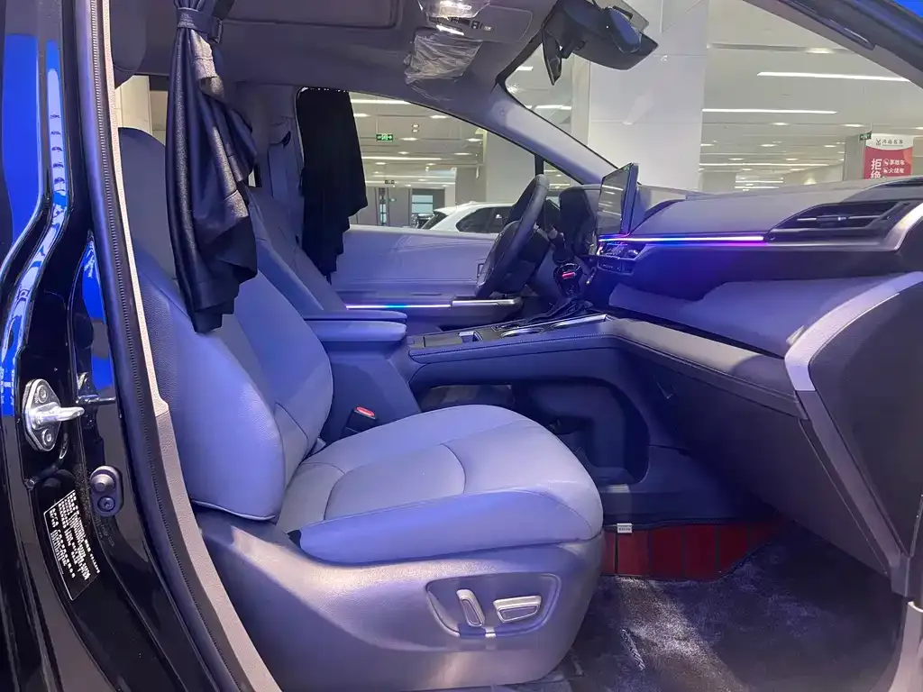 Toyota Sienna 2024 из CN, фото 4