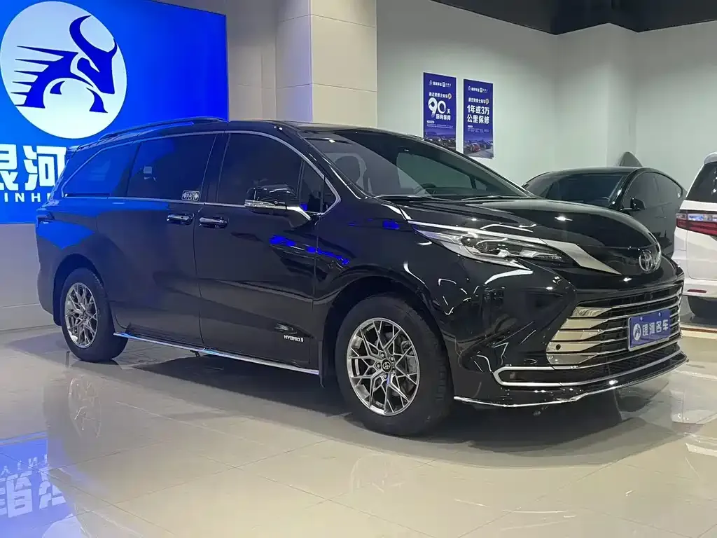 Toyota Sienna 2024 из CN, фото 2