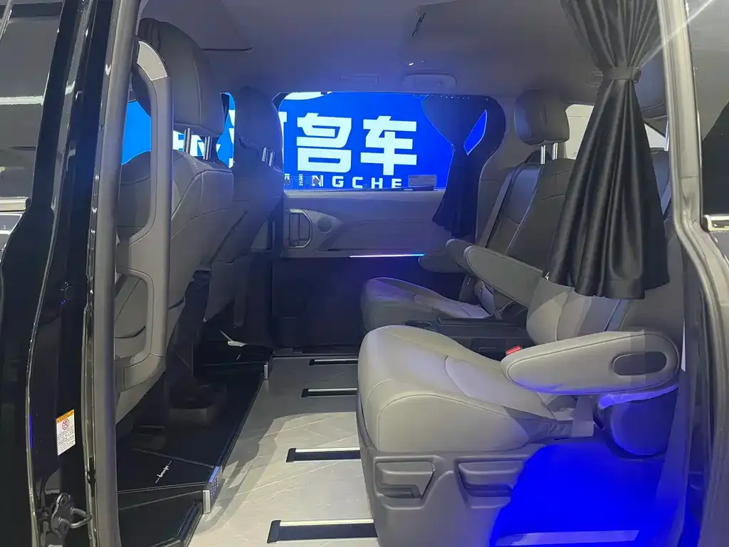 Toyota Sienna 2024 из CN, фото 8