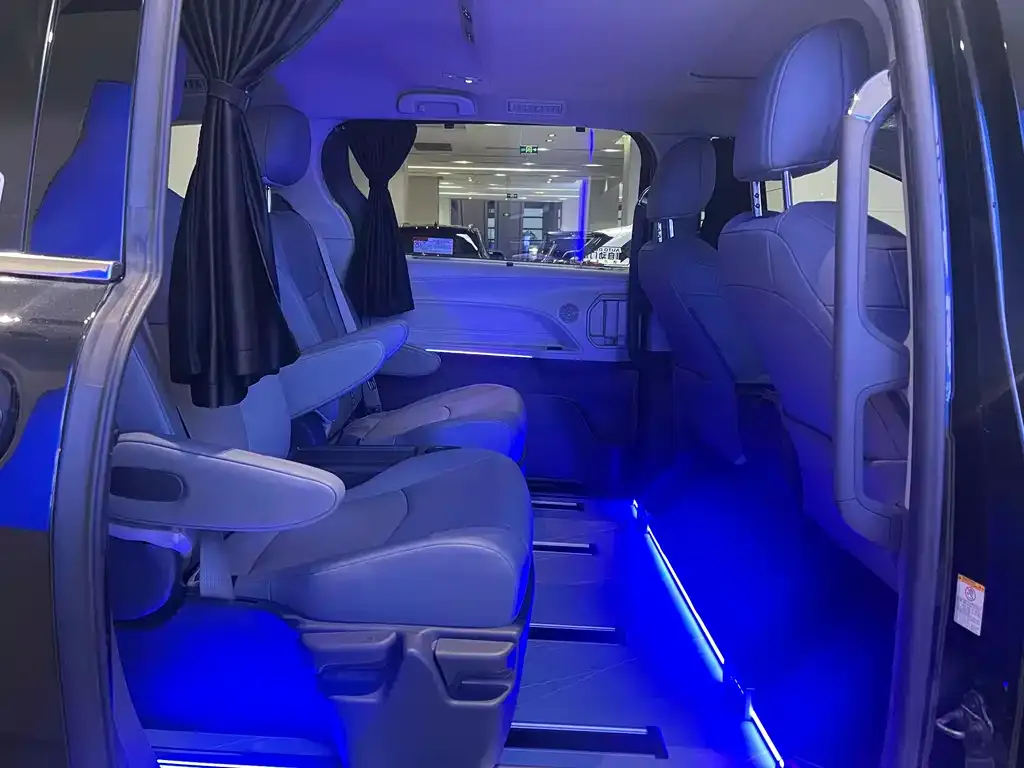 Toyota Sienna 2024 из CN, фото 6