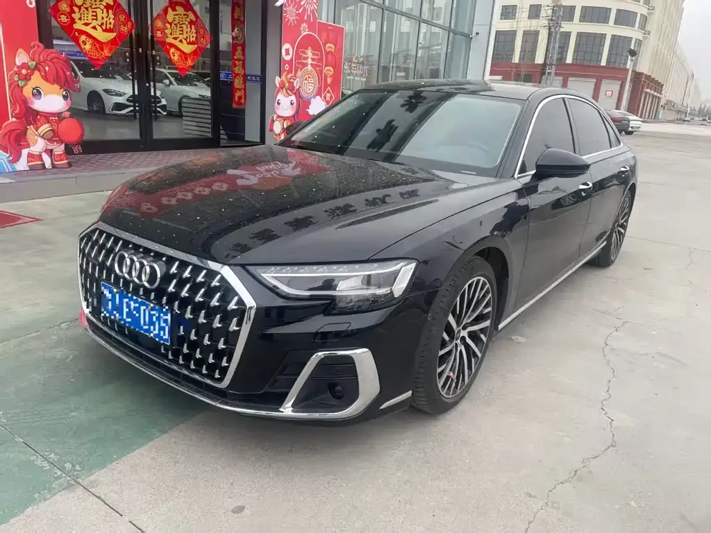 Audi A8 — фото 1